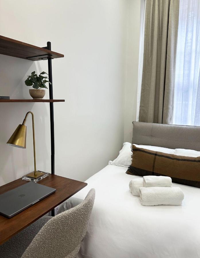 Outsite Chelsea Hotel New York Bagian luar foto